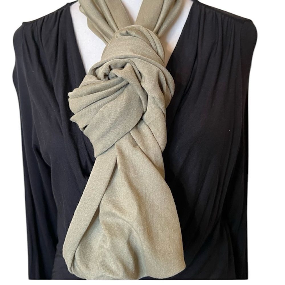 NWT stylish versatile olive green infinity scarf Lots of looks from 1 scarf
